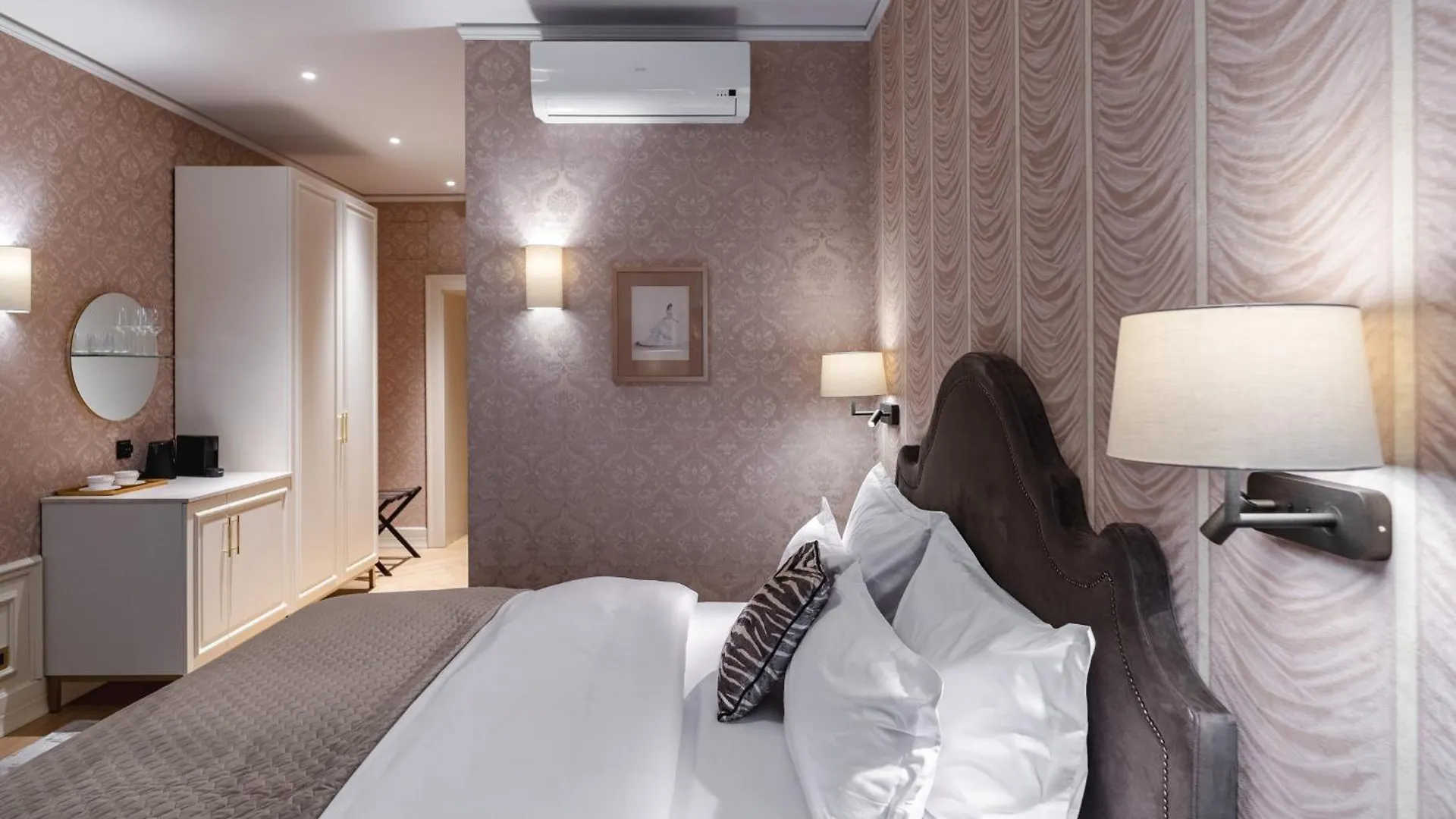 Hotel Unicus Palace Old Town - Destigo Hotels Krakow 5*,
